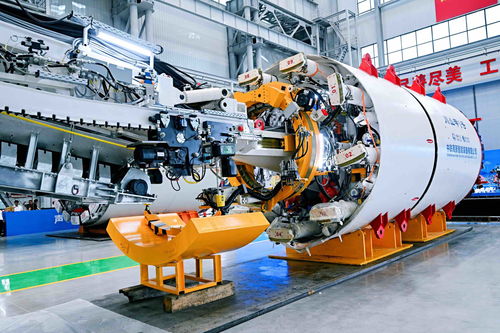 川山甲1號(hào) 四川首臺(tái)全鏈土壓平衡盾構(gòu)機(jī)在新津下線，智能制造裝備再添新成員